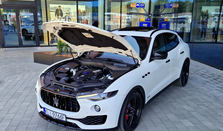 Maserati Levante cena 245000 przebieg: 61800, rok produkcji 2018 z Limanowa małe 466